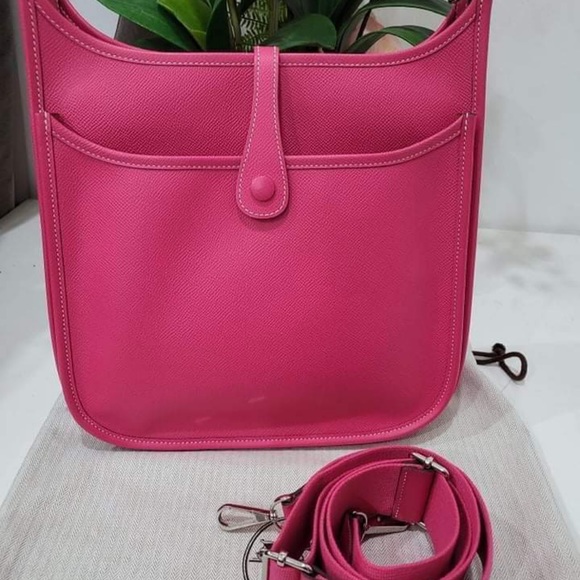 A111- 💯 % authentic Hermès Evelyne PM lll Rose Tyrien Epsom leather - Picture 3 of 16